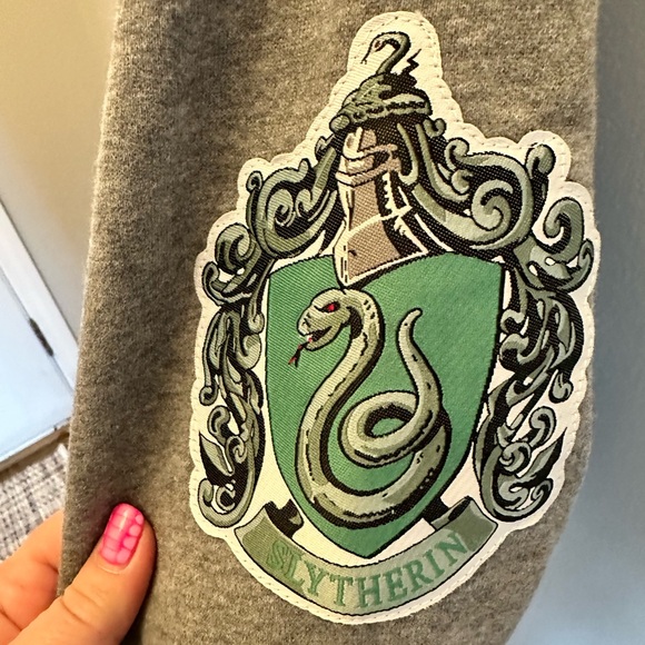 Wizarding World of Harry Potter Slyrtherin crewneck. ๐ค๐๐ size medium. - Picture 4 of 4